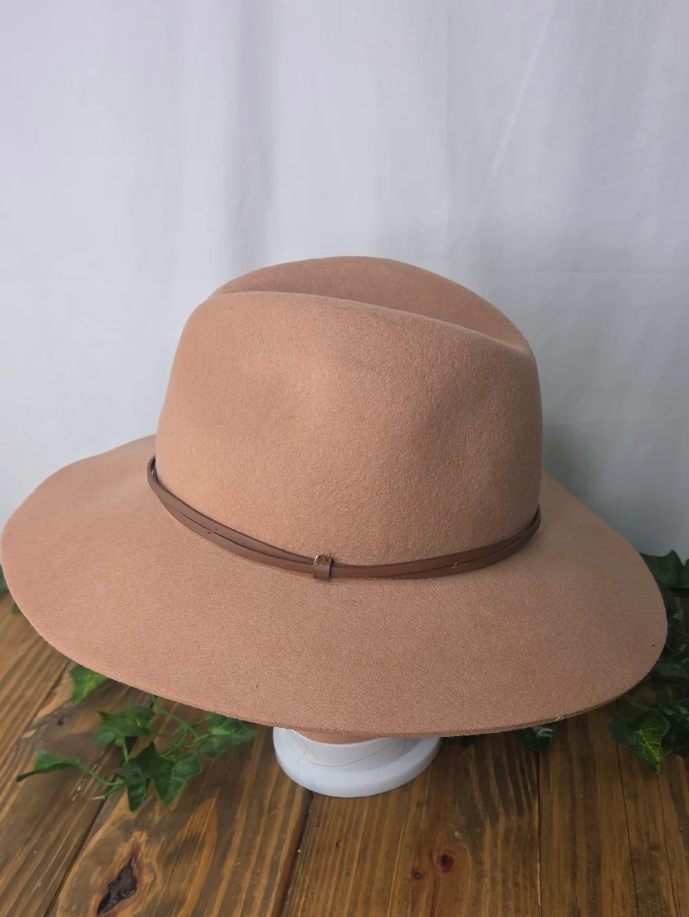 Unknown Brand. Wide Brim Wool Hat. OSFA. Excellent Condition